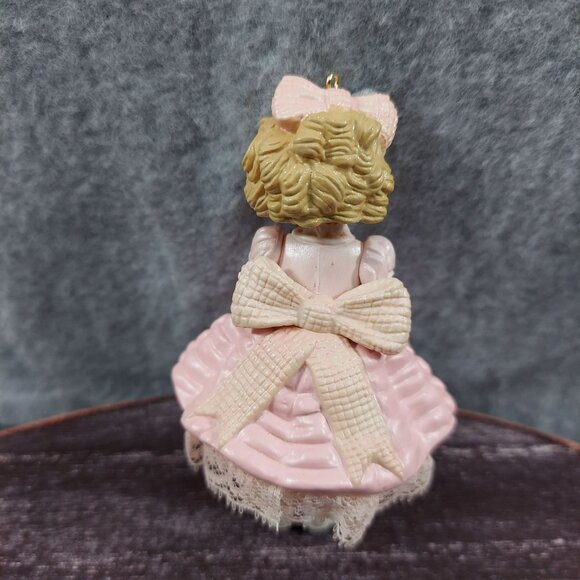 Madame Alexander Hallmark Keepsake Ornament Wendy Celebrates 90th Anniversary 20 - Picture 9 of 9